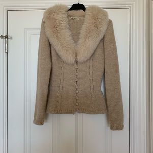 Blumarine beige cardigan sweater with fox collar.